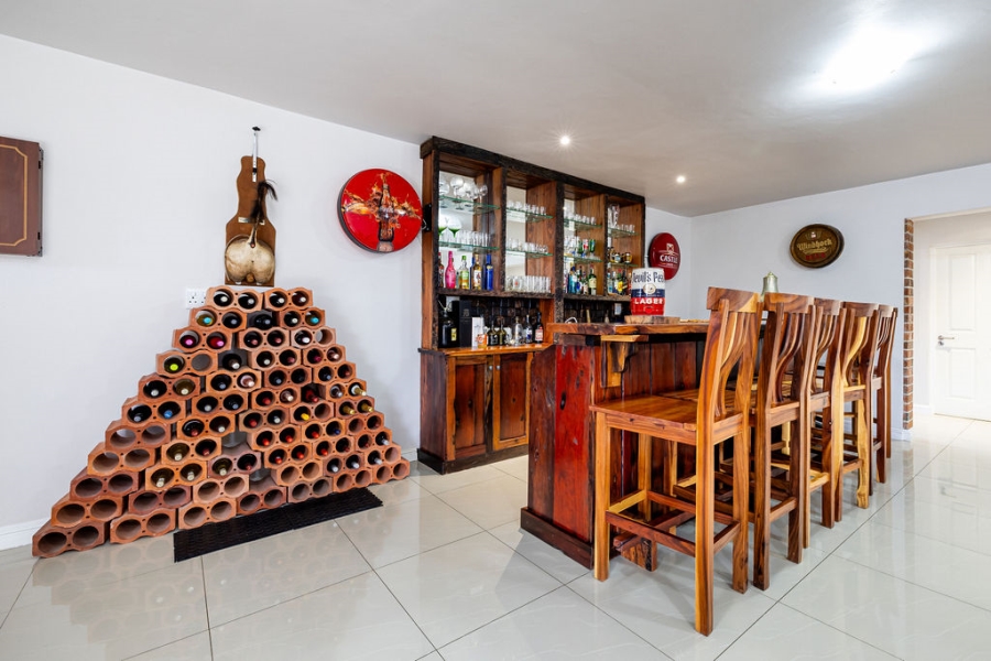 6 Bedroom Property for Sale in Stellenbosch Farms Western Cape
